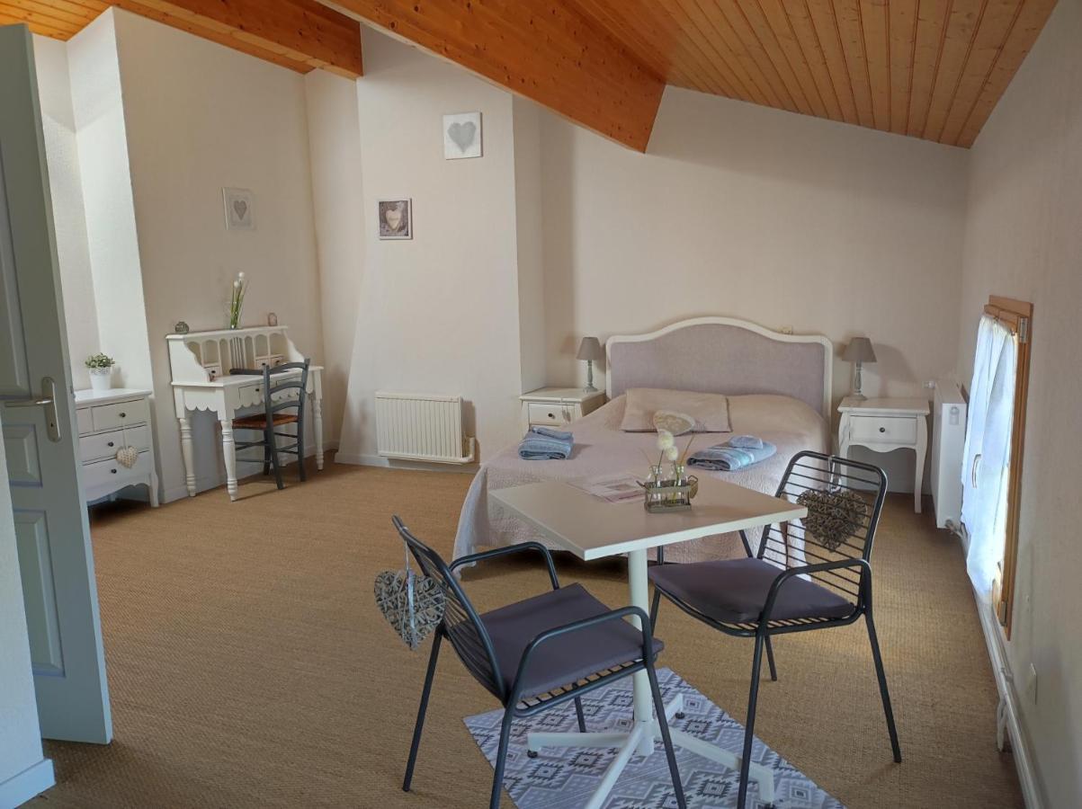 Bed and Breakfast Les Chenets Chenay  Экстерьер фото